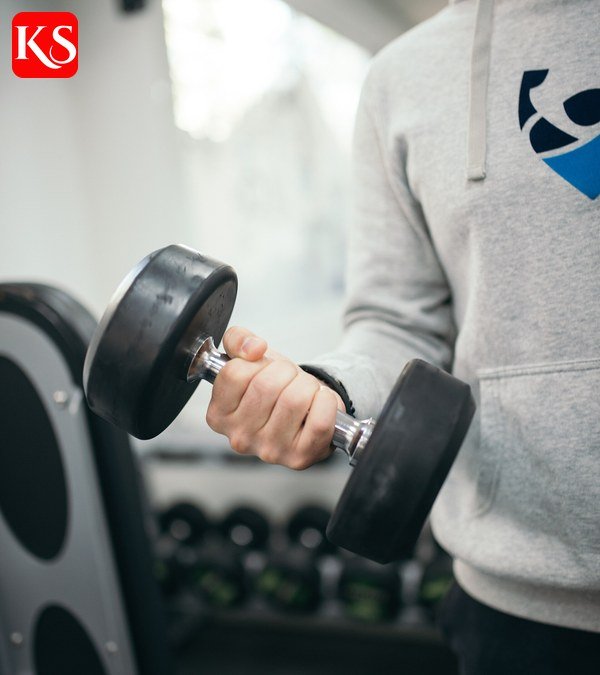 Krafttraining ab 50: Kurzhanteln für das Muskeltraining im besten Alter