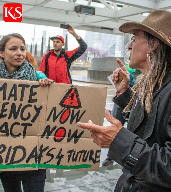Greta Thunberg aktuell: Klima-Demonstration mit Fridays-for-Future-Plakat