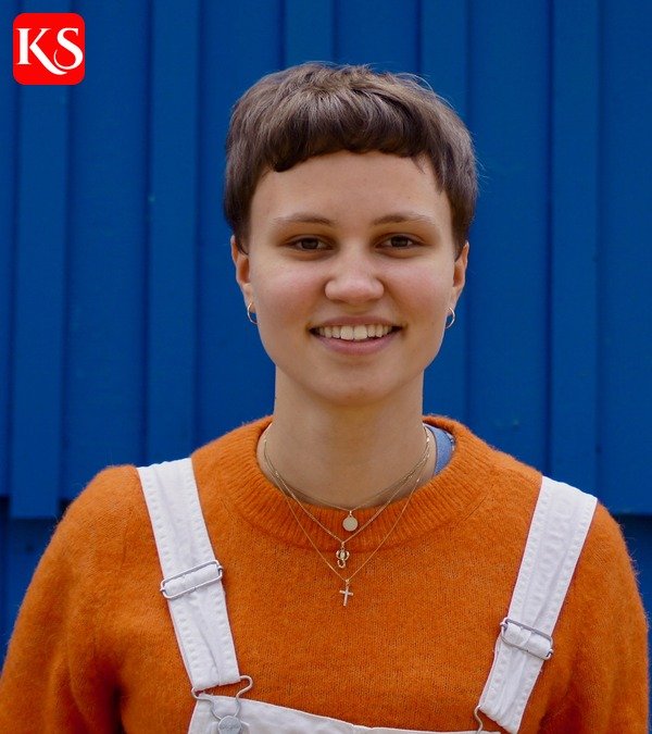 Luna Jordan lächelnd im Porträt